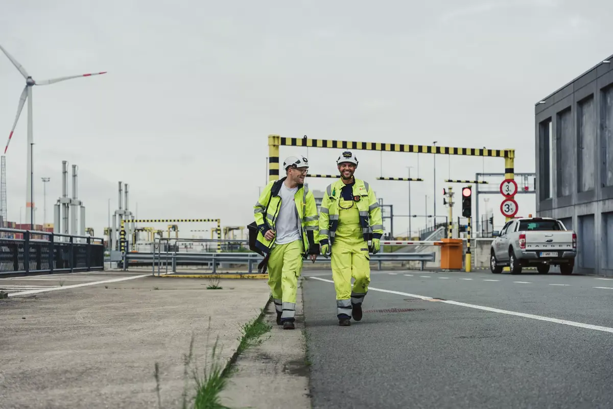 werken bij het havenbedrijf of bij andere bedrijven in de haven