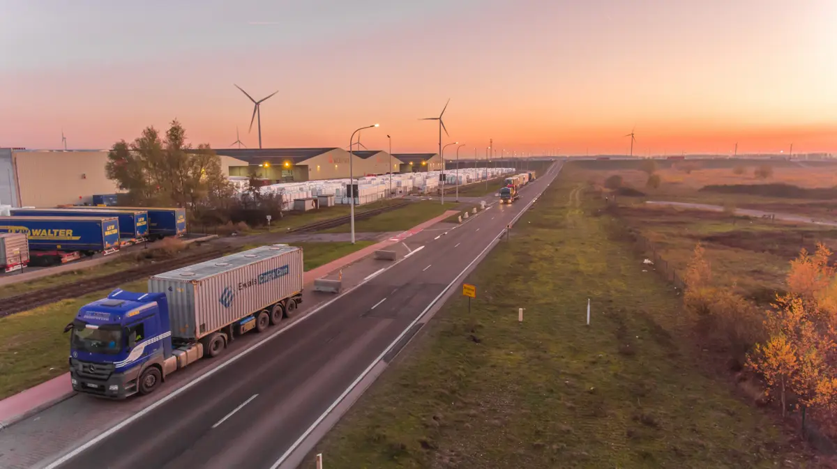 Een nieuwe weg voor auto's en vrachtwagens zal het vracht- en woon-werkverkeer in de Waaslandhaven verlichten.